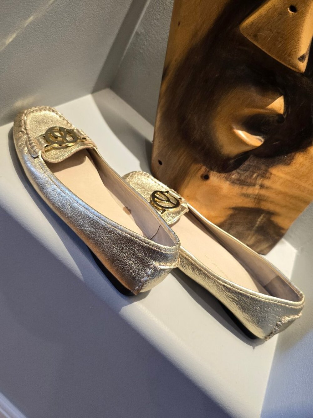 The Wishbone Collection Gold Leather Loafers Moccasins sz 6.5 M